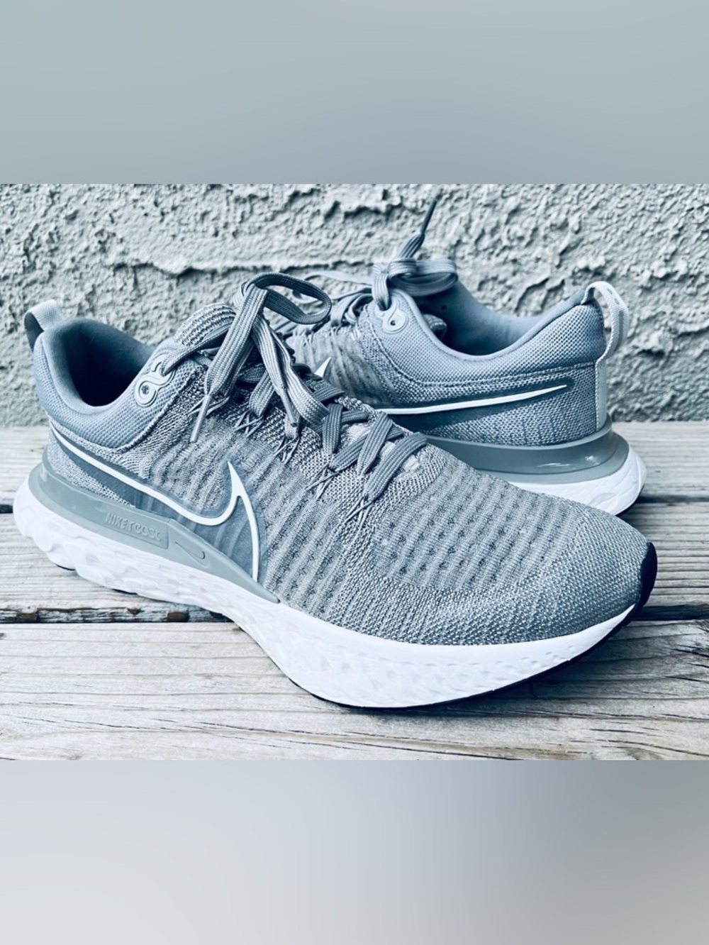 Nike Men’s Gray Knit Running Sneakers with White Sole